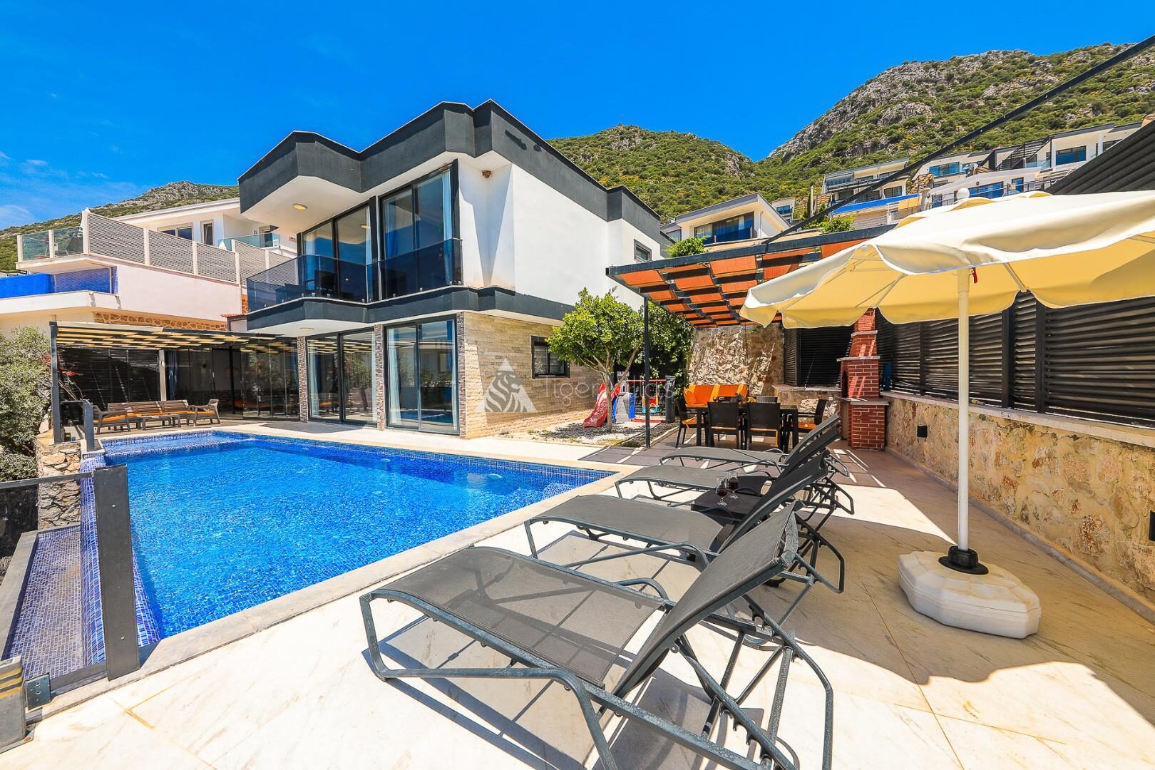 Villa Grand — 2