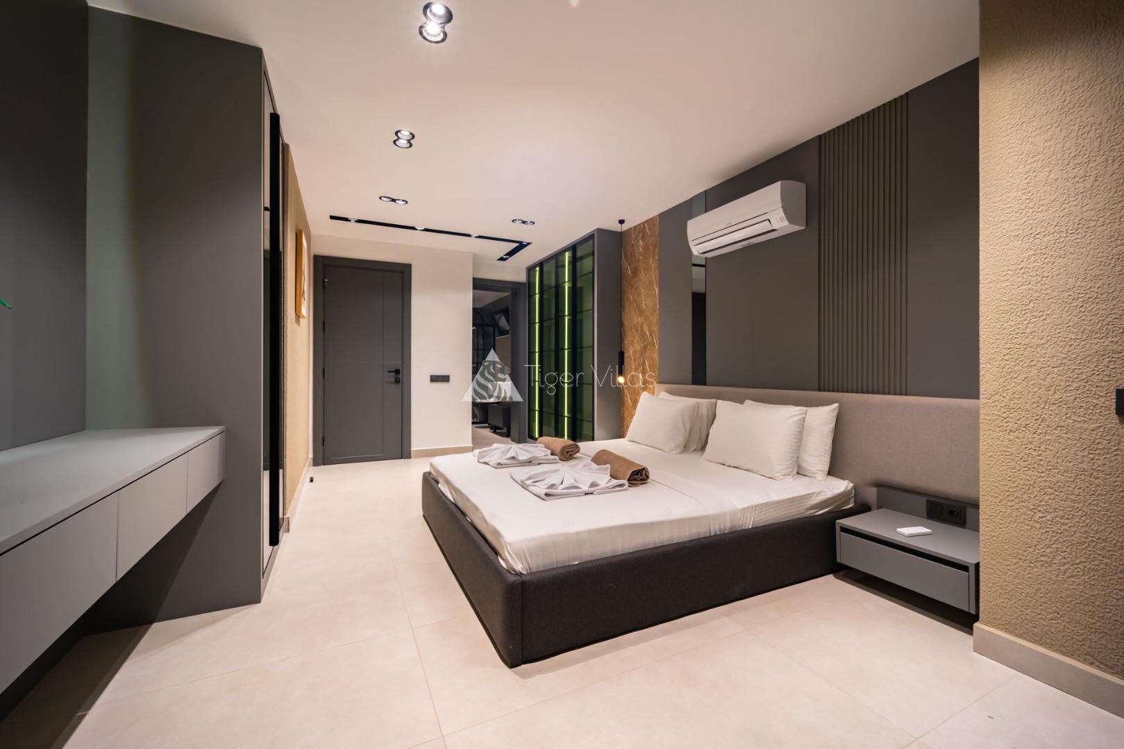 Villa Aura F — 77