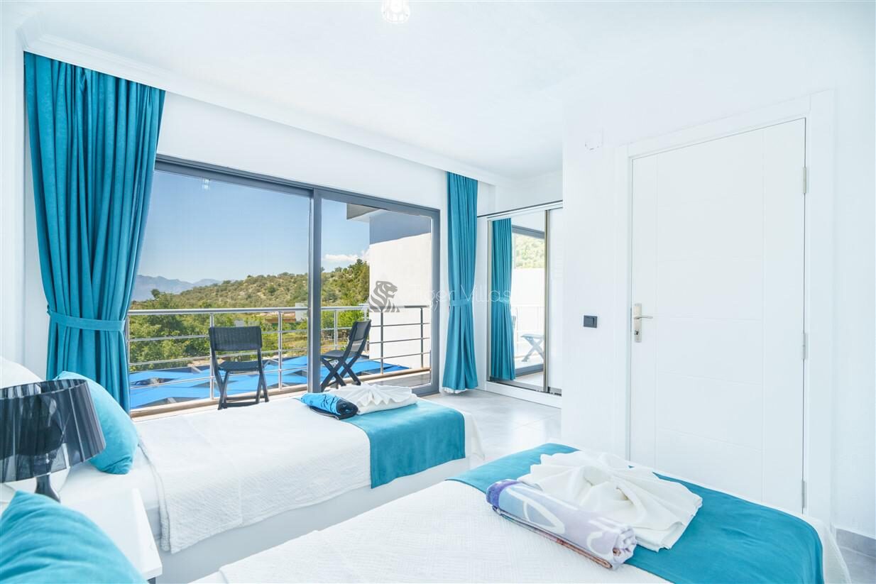 Villa Rojin — 56