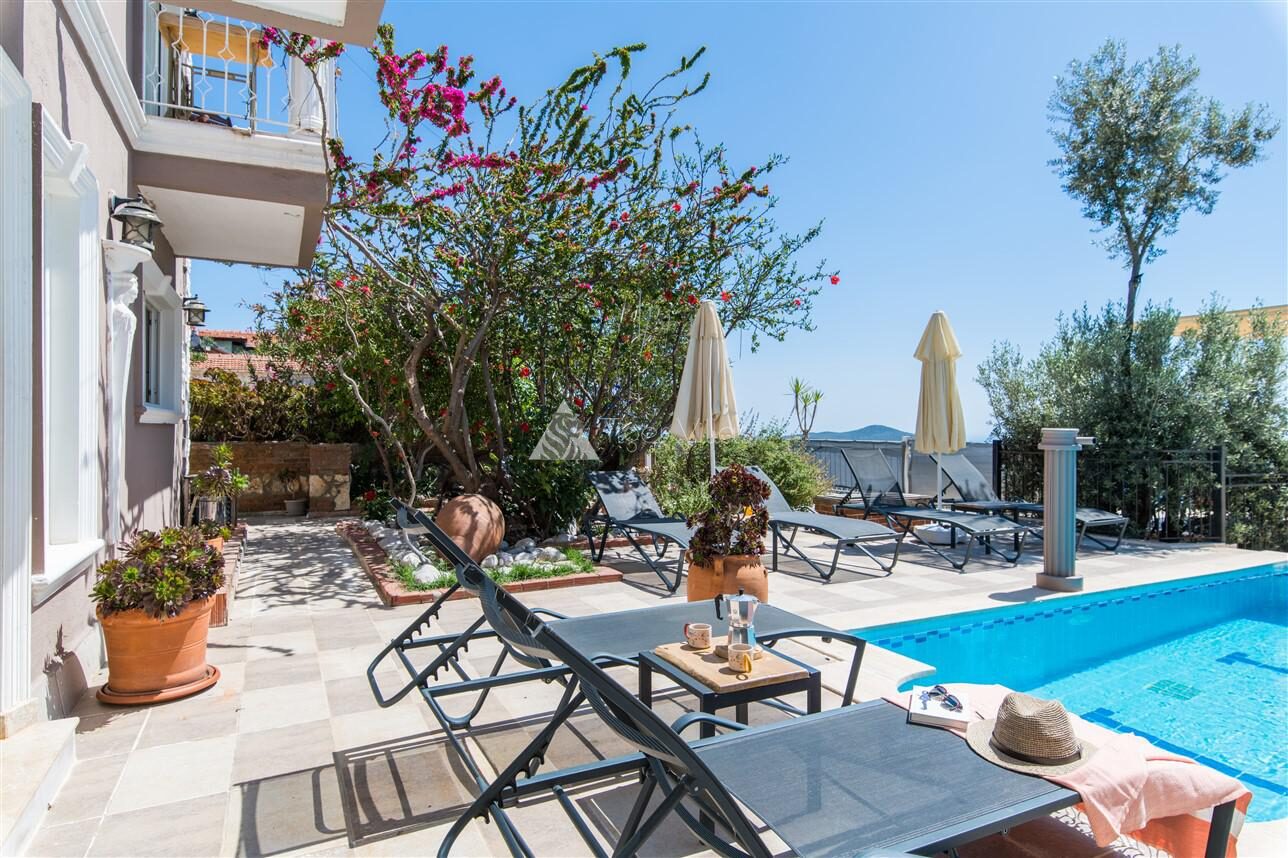 Villa Tulip — 12