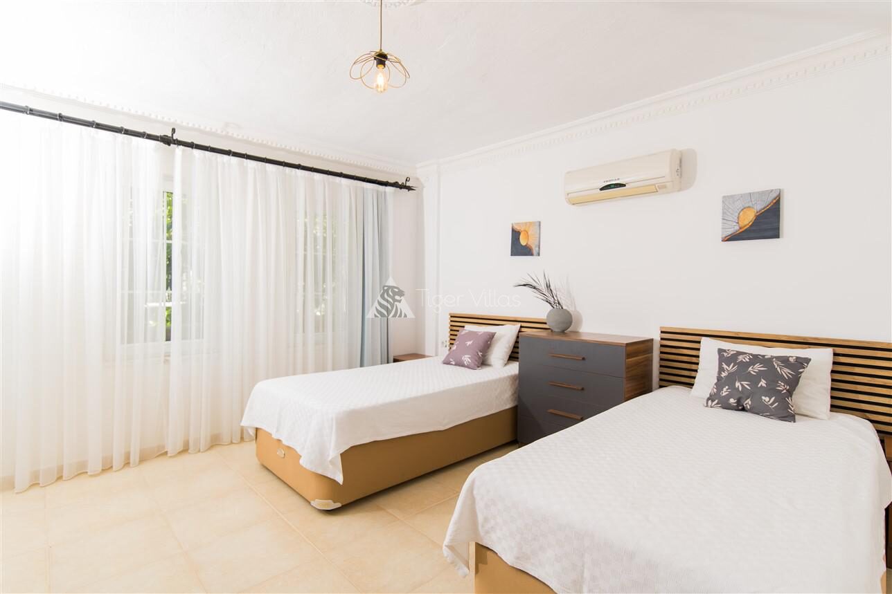 Villa Tulip — 54