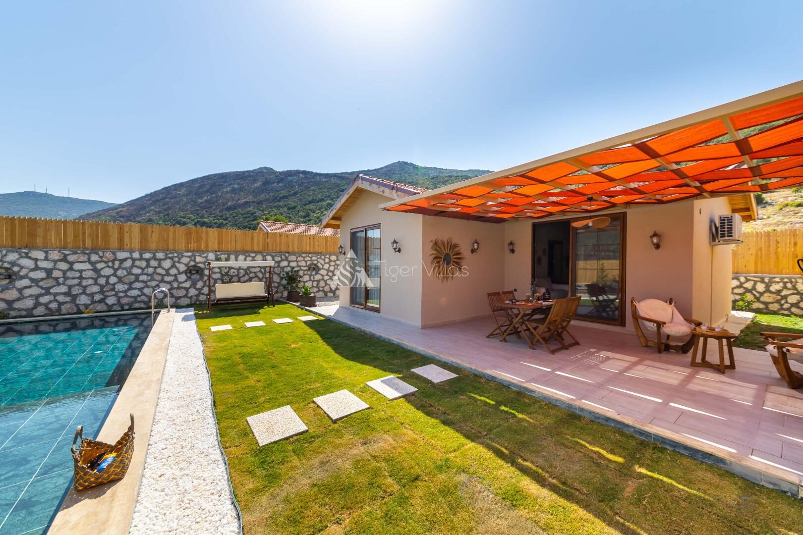 Villa Red — 2