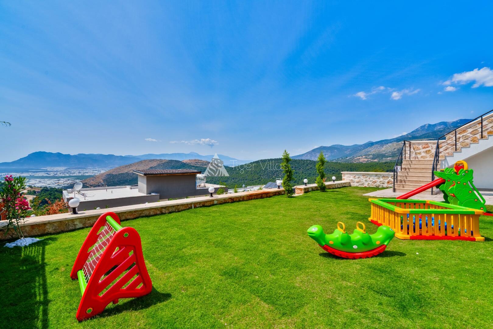 Villa Newcastle — 4