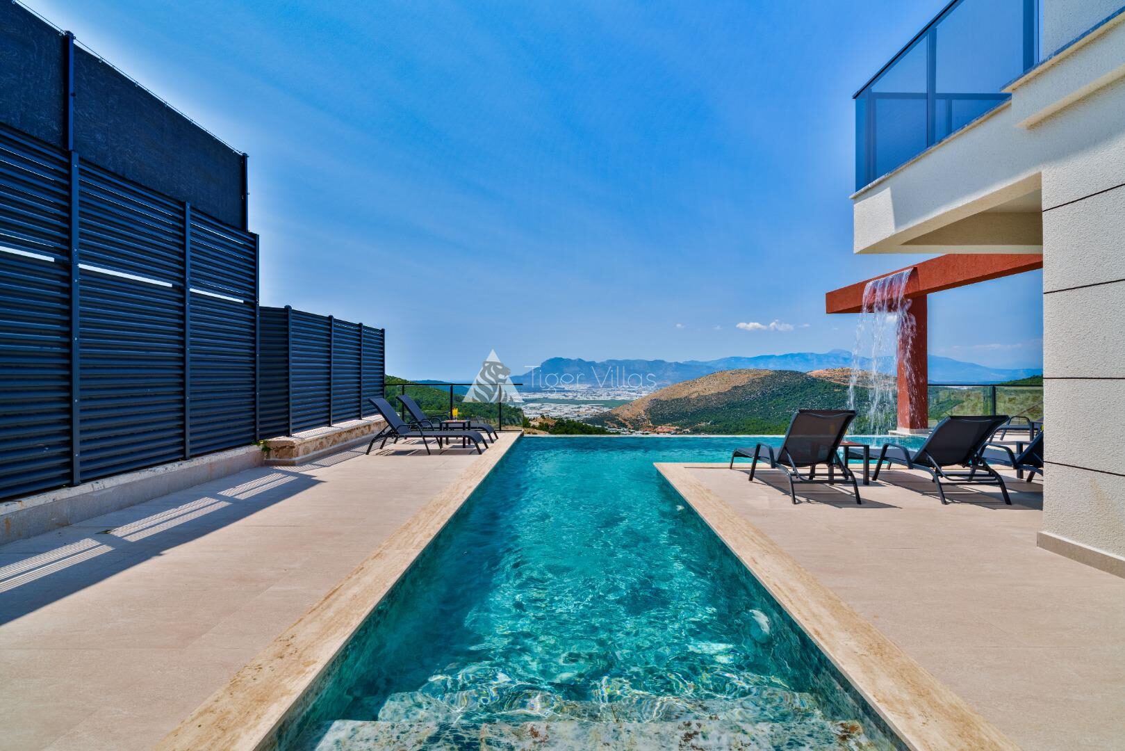 Villa Newcastle — 10