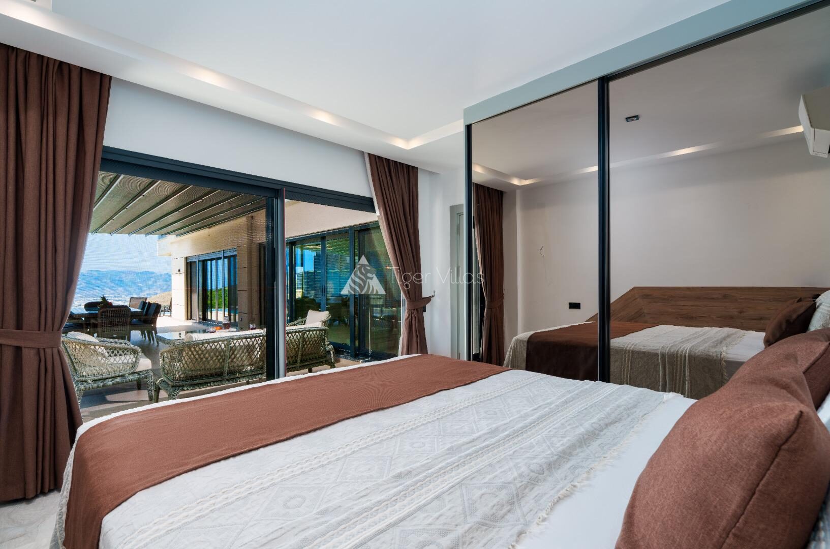 Villa Newcastle — 53
