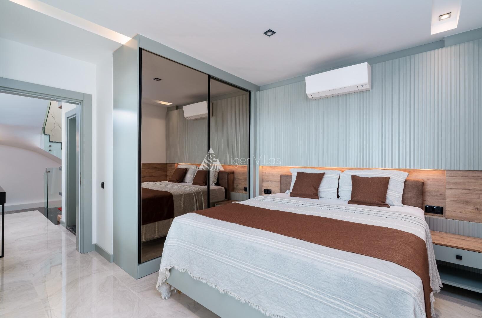 Villa Newcastle — 54