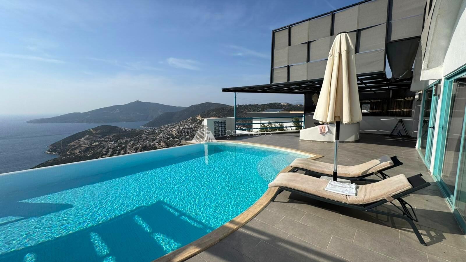 Villa Adora 1 — 8