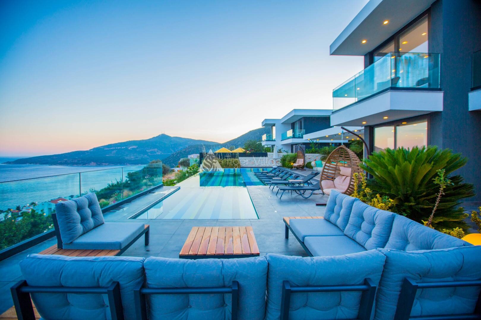 Villa Vogue — 13