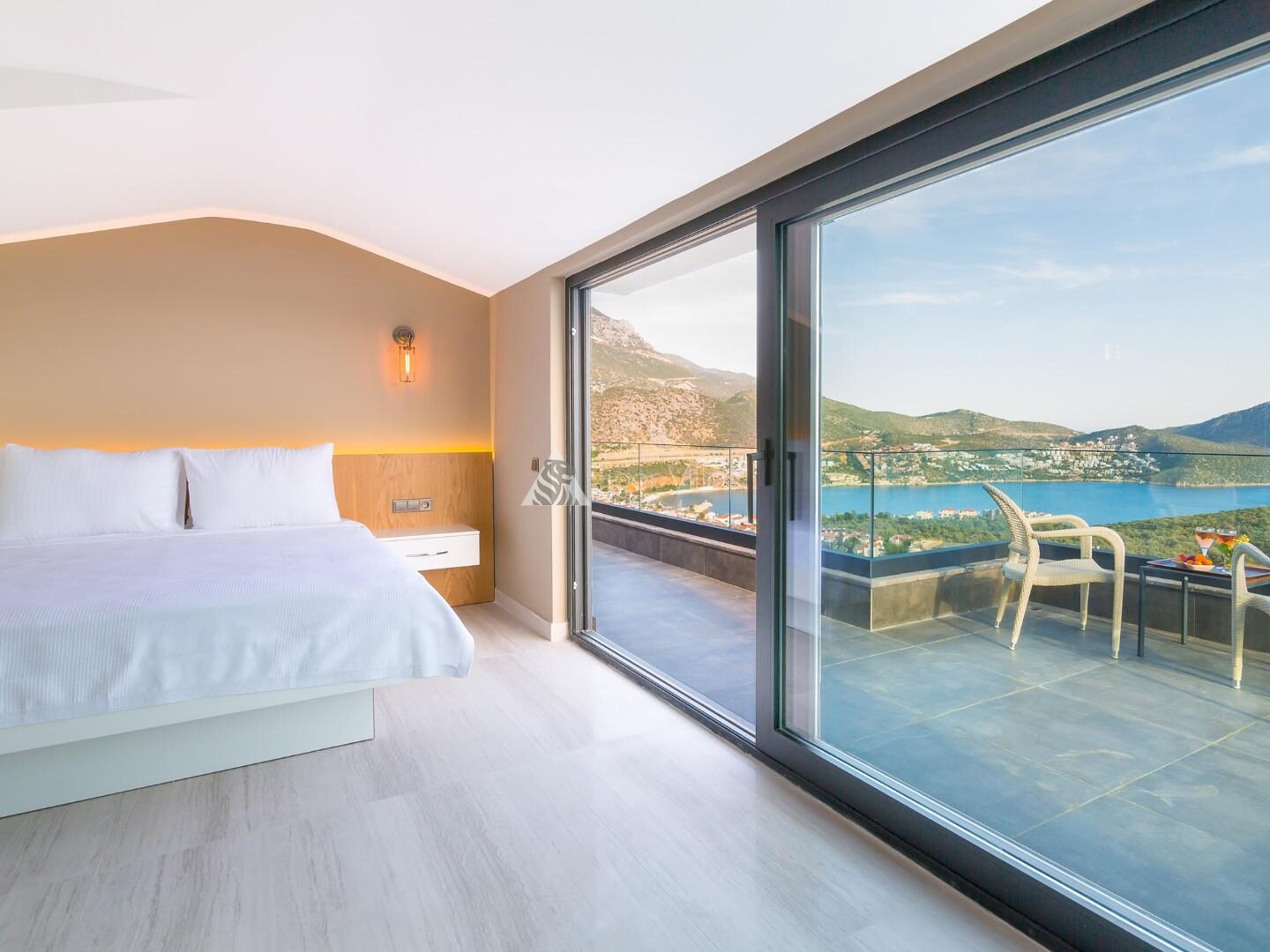 Villa Vogue — 14
