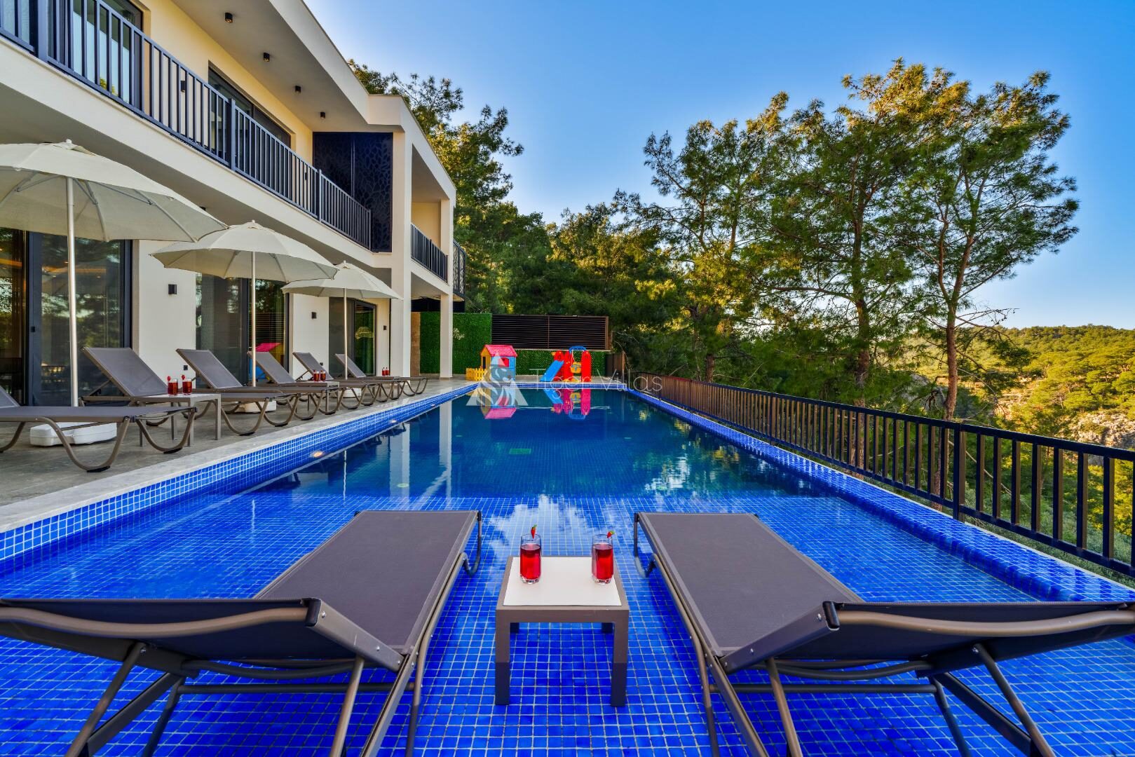 Villa Blue Night — 3