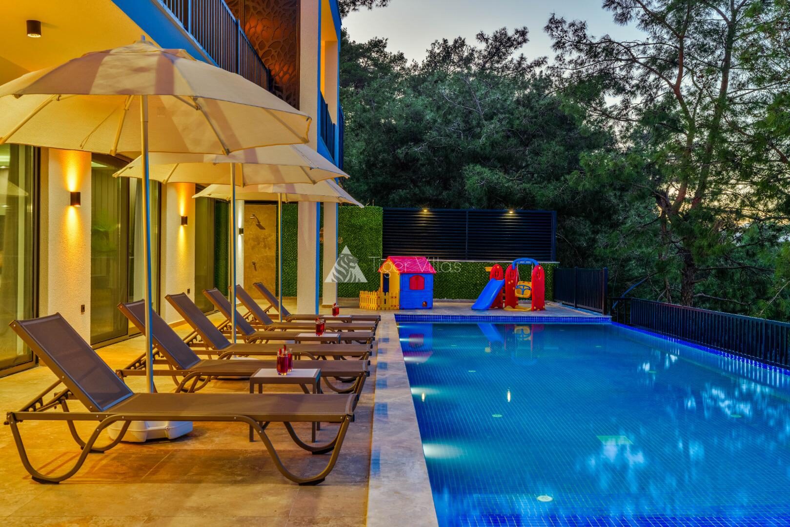 Villa Blue Night — 8