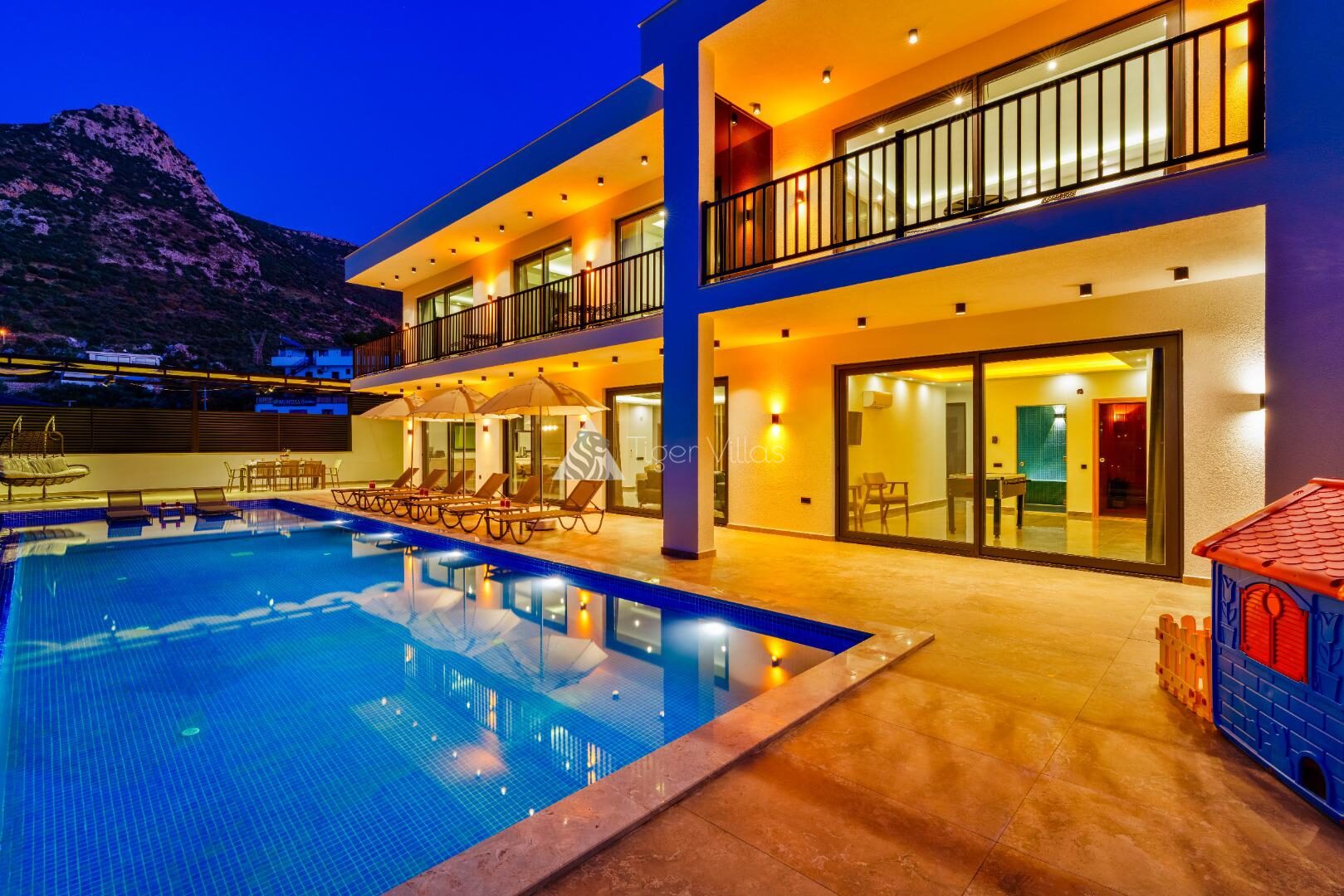Villa Blue Night — 12