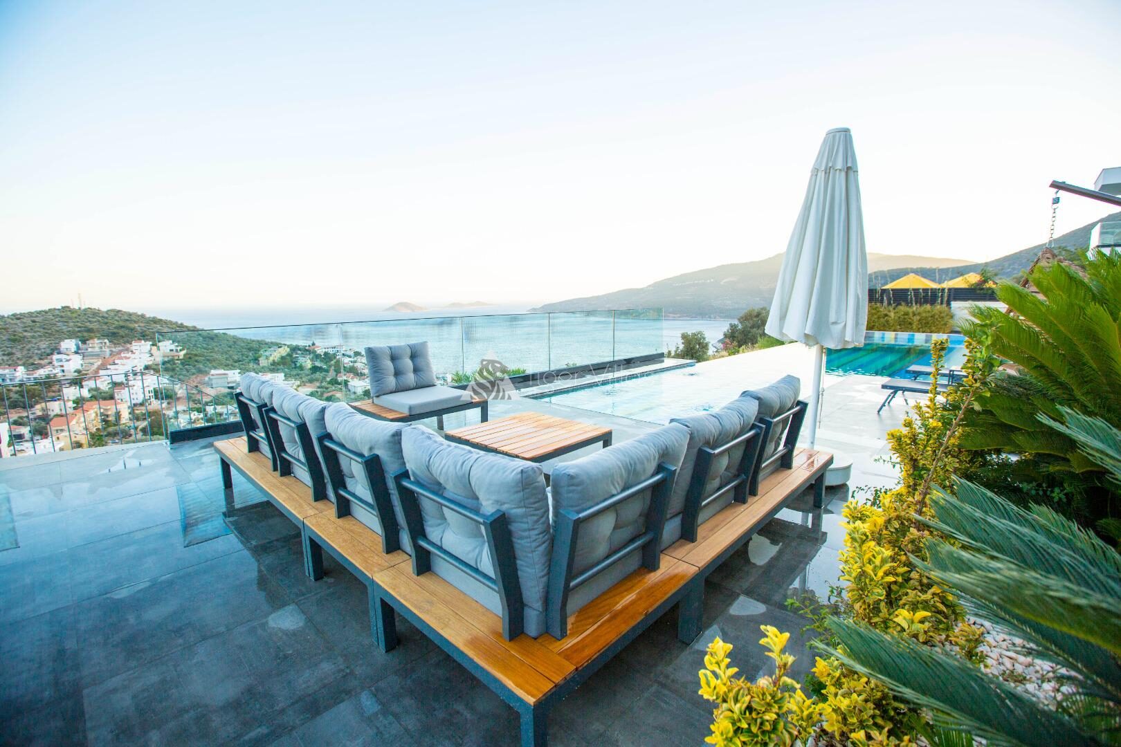Villa Vogue — 33