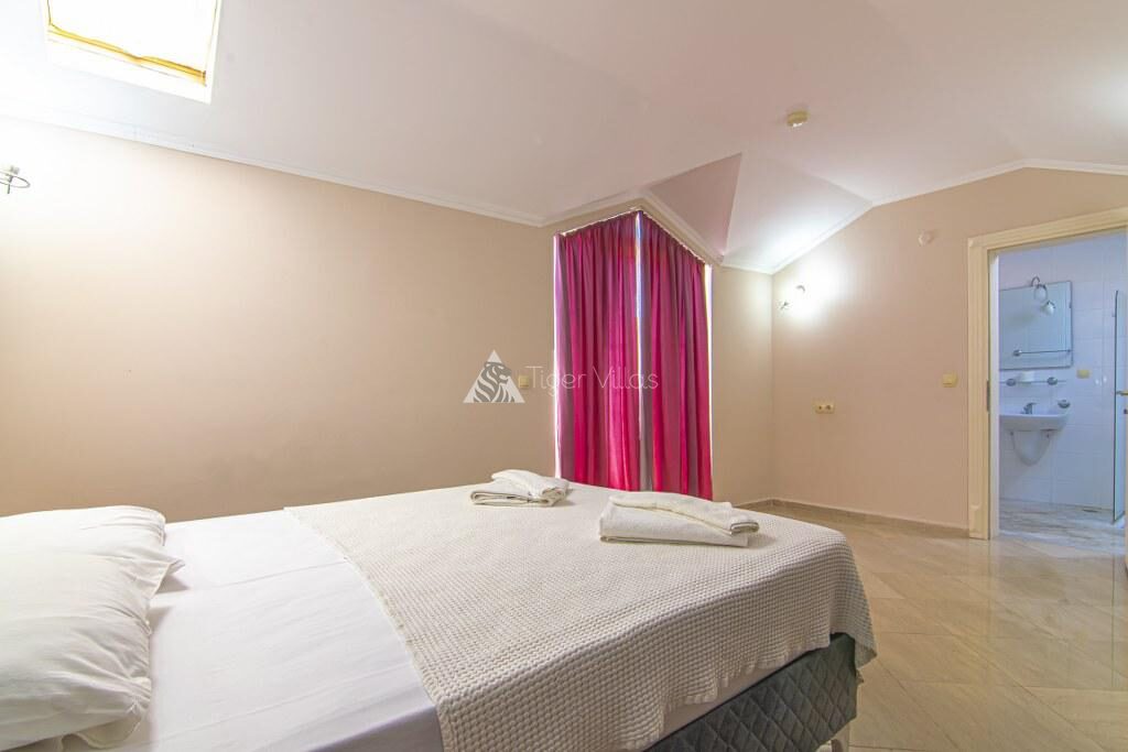 Villa Pearl 8 — 15