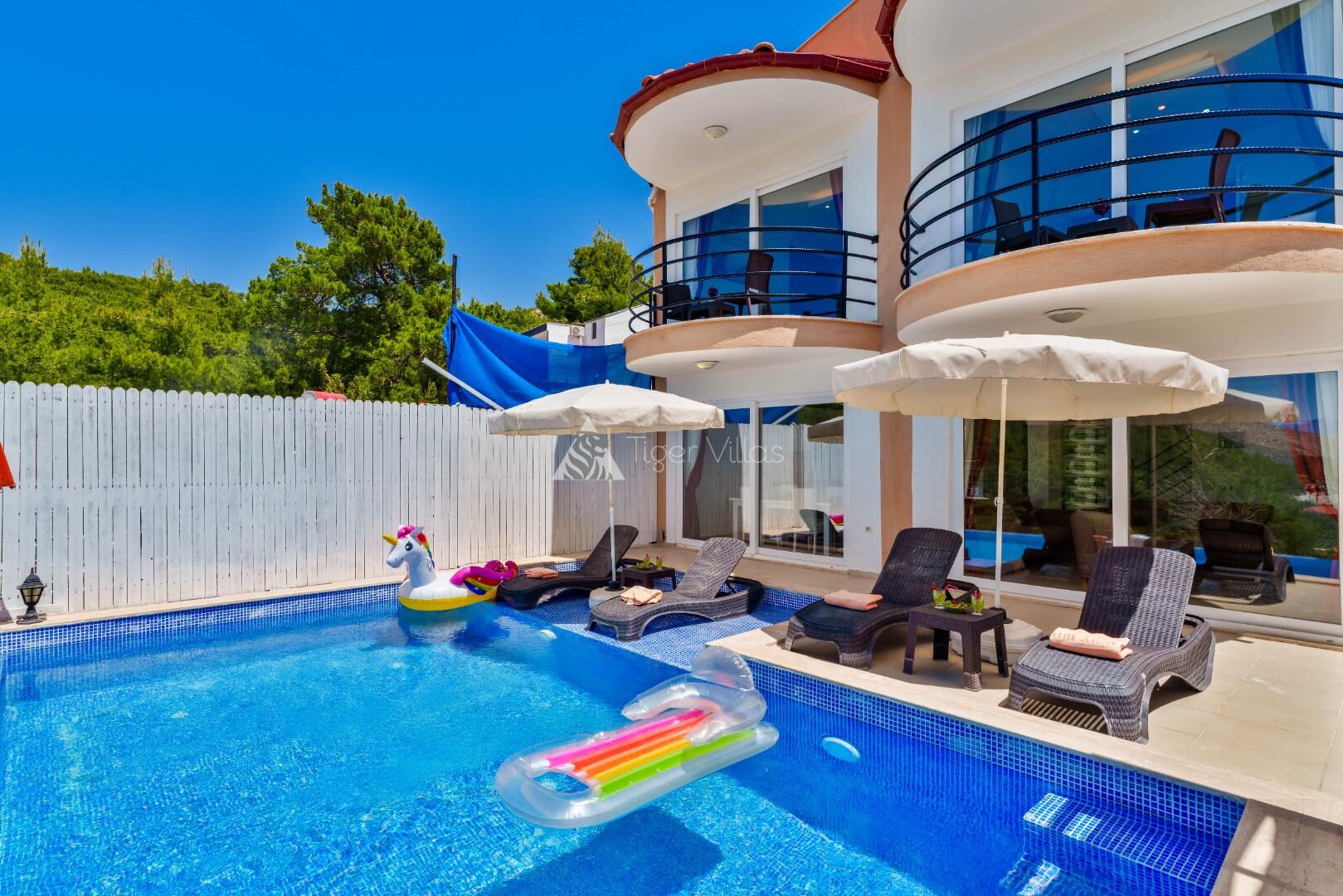 Villa Truva – villa for rent in Akbel