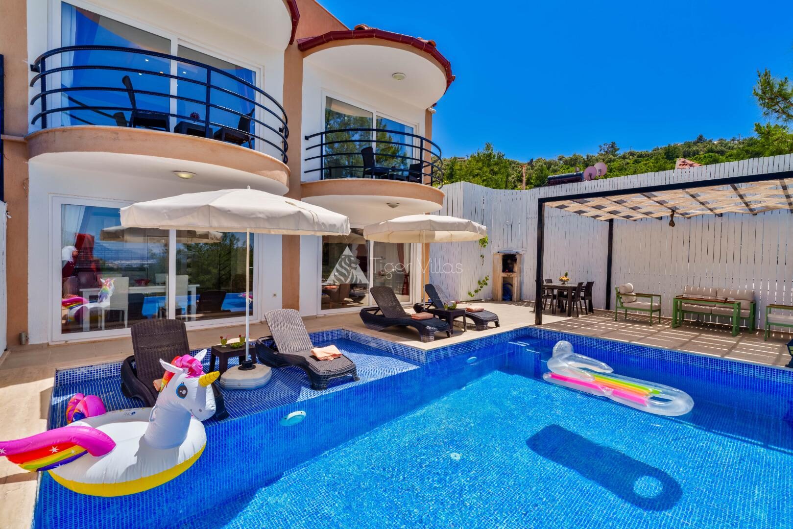 Villa Truva – villa for rent in Akbel