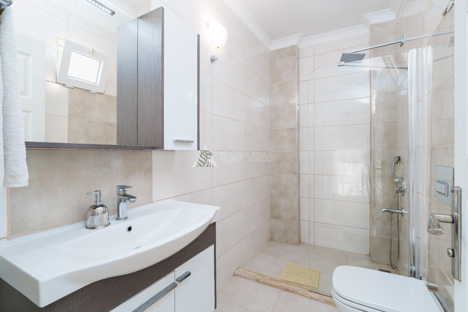 Villa Truva – villa for rent in Akbel