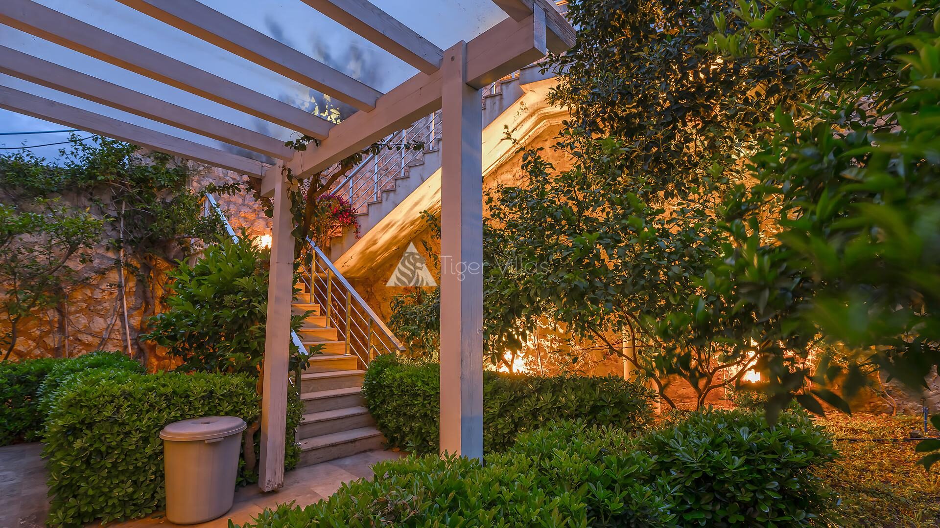 Villa Hillside 3 — 39