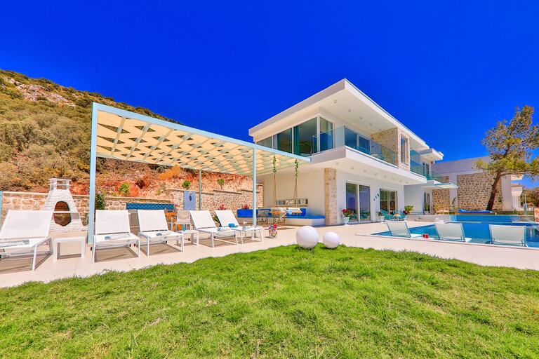 Villa Bella Mare Exterior 2 – villa for rent in Kalamar