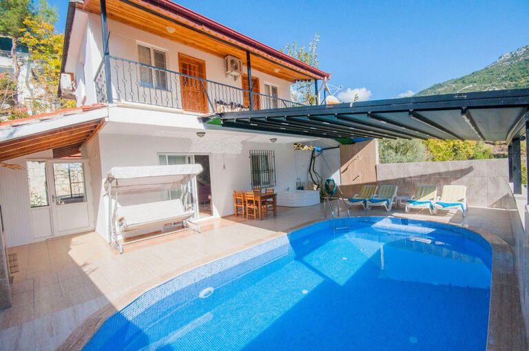 Villa Simay 1 — 1