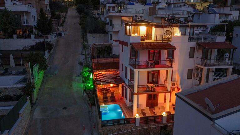 Villa Caledonia — 1