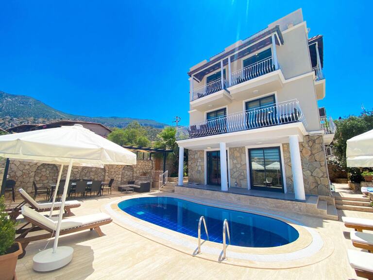 Villa Leo Kışla — 1