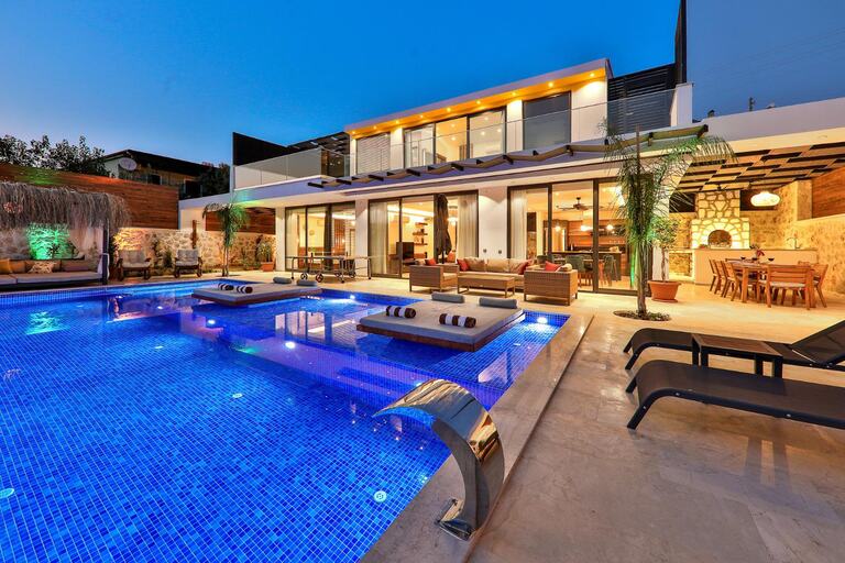 Villa Glorious — 1