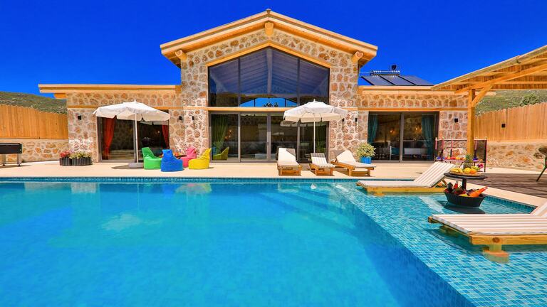 Villa Happiness — 2