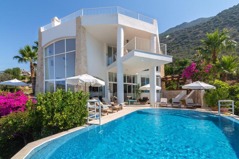 Villa Toros — 1