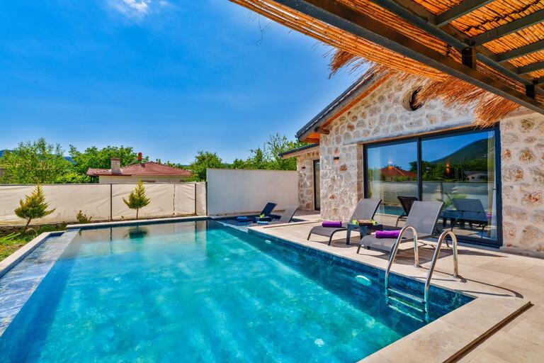 Villa Loya — 2