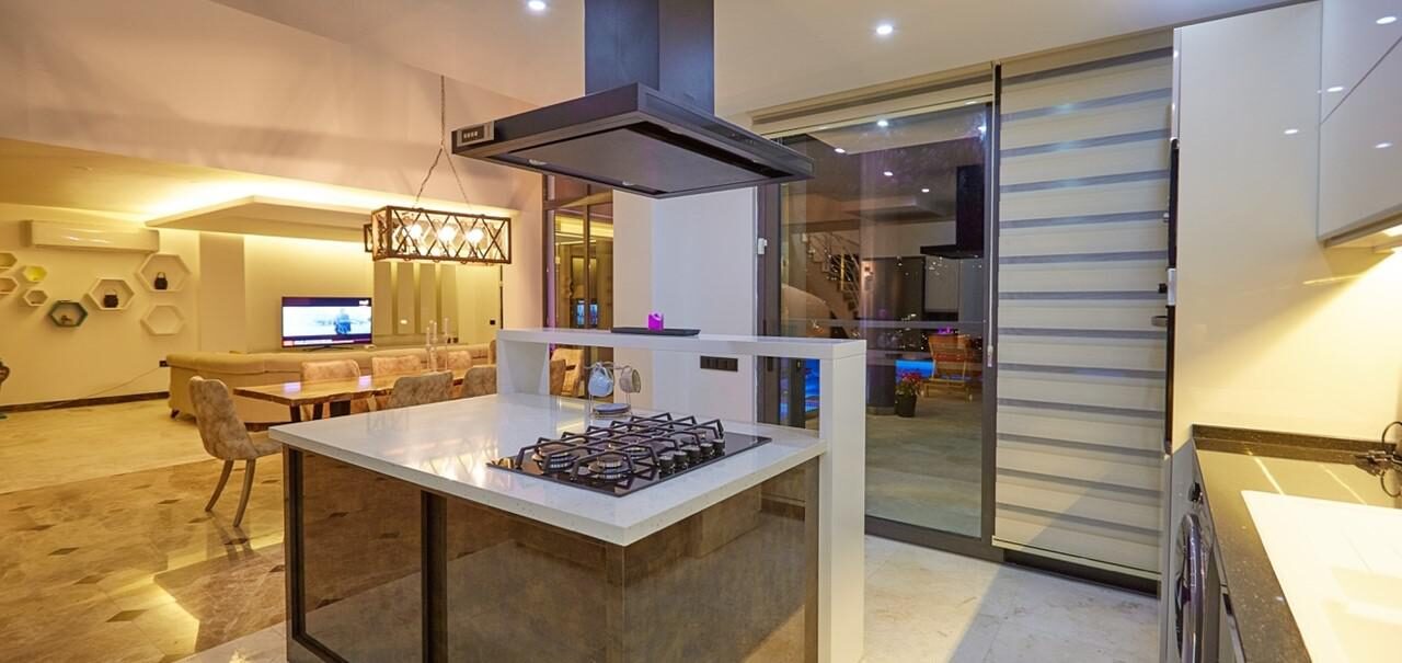 Villa Unlimited — 39