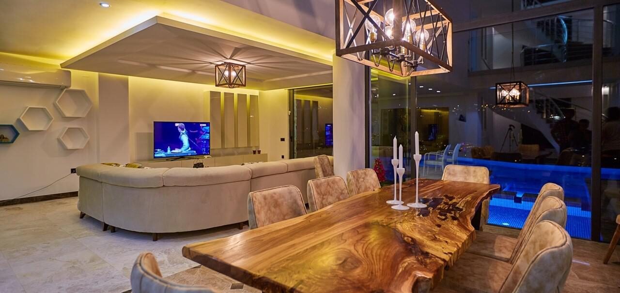 Villa Unlimited — 41