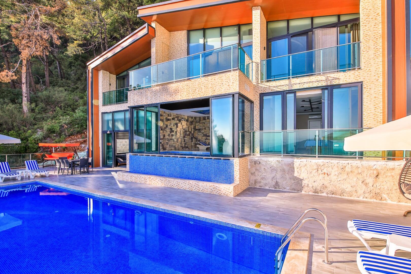 Villa Kalis 1 — 4
