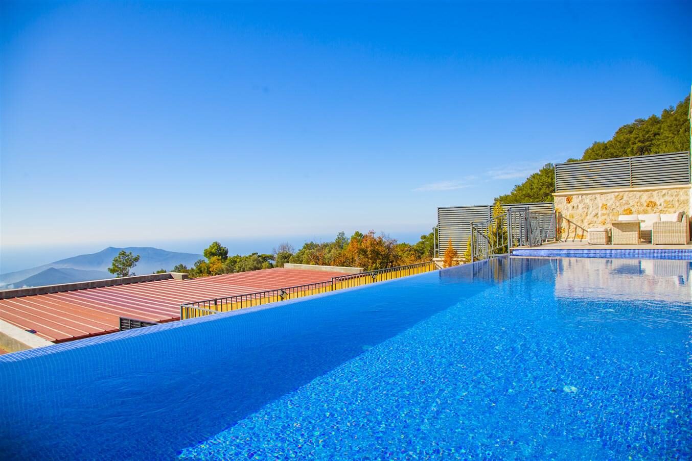Villa Royal 3 — 6
