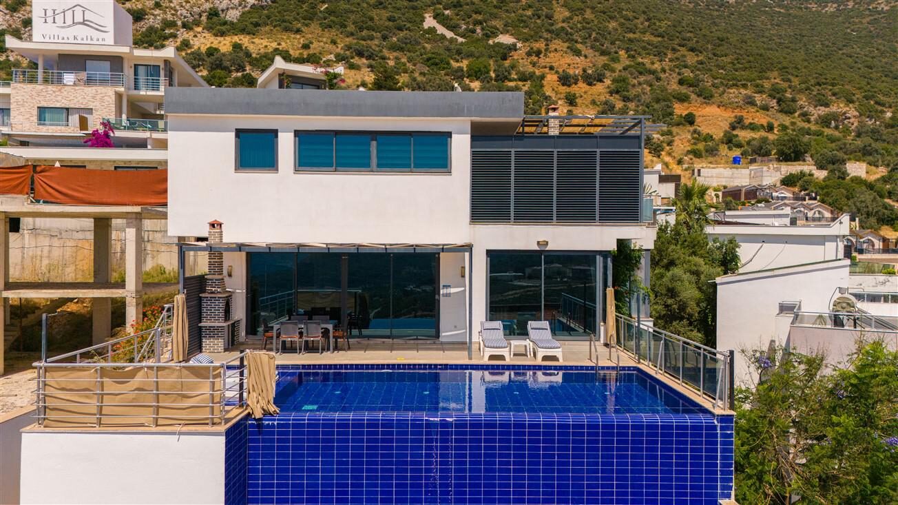 Villa Twins 1 — 80