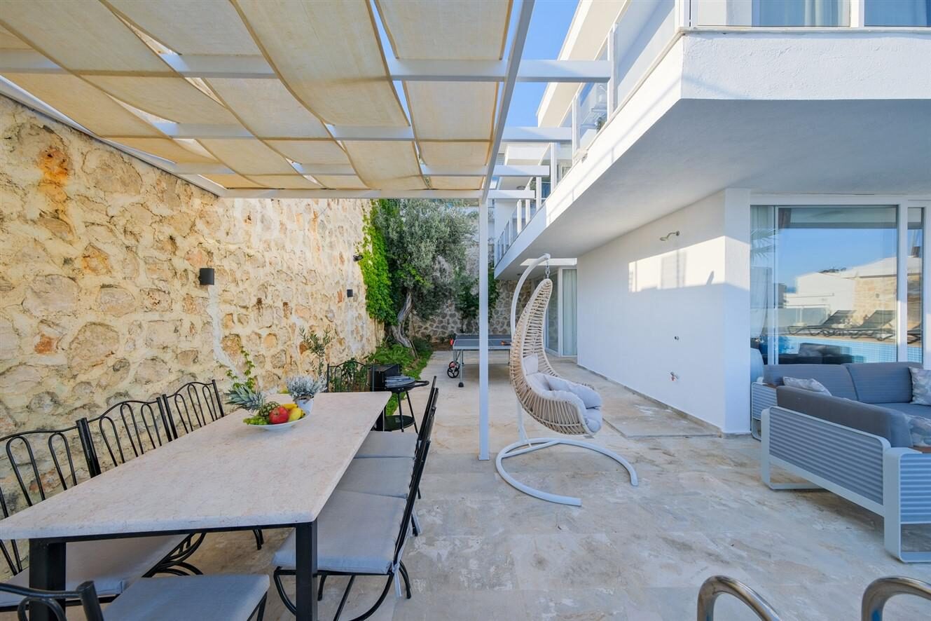 Villa Lumiere 1 — 30