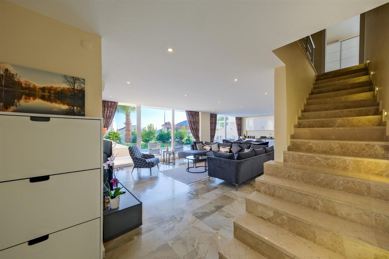 Villa Lumiere 1 — 42