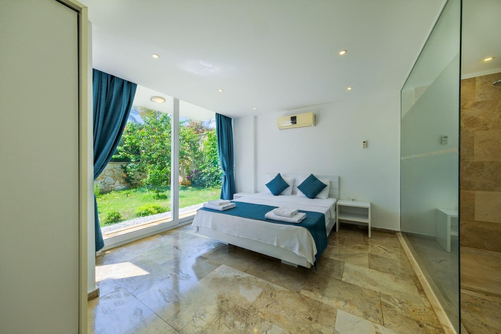 Villa Lumiere 3 — 76