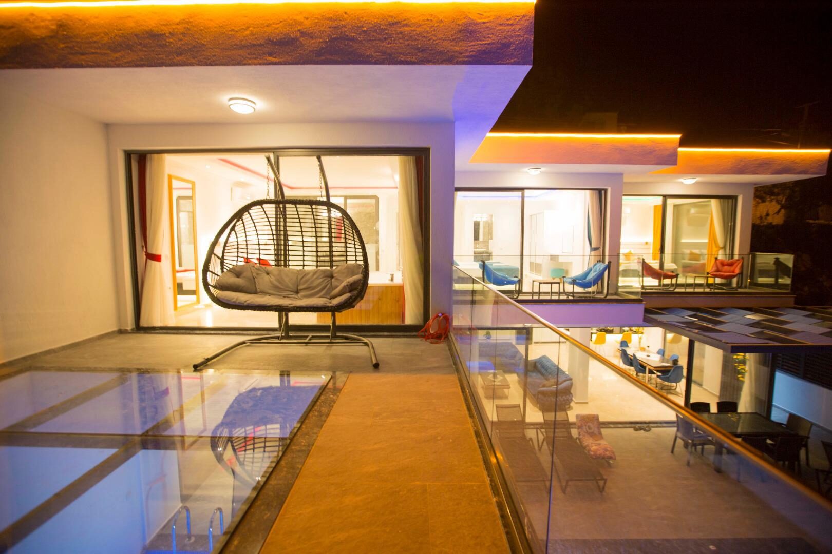 Villa Fantastik — 18