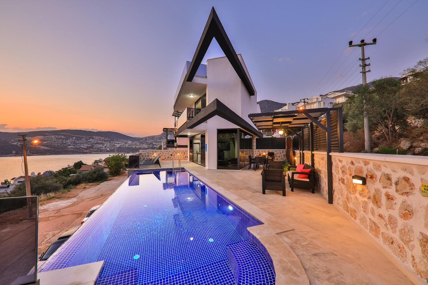 Villa Loca — 7