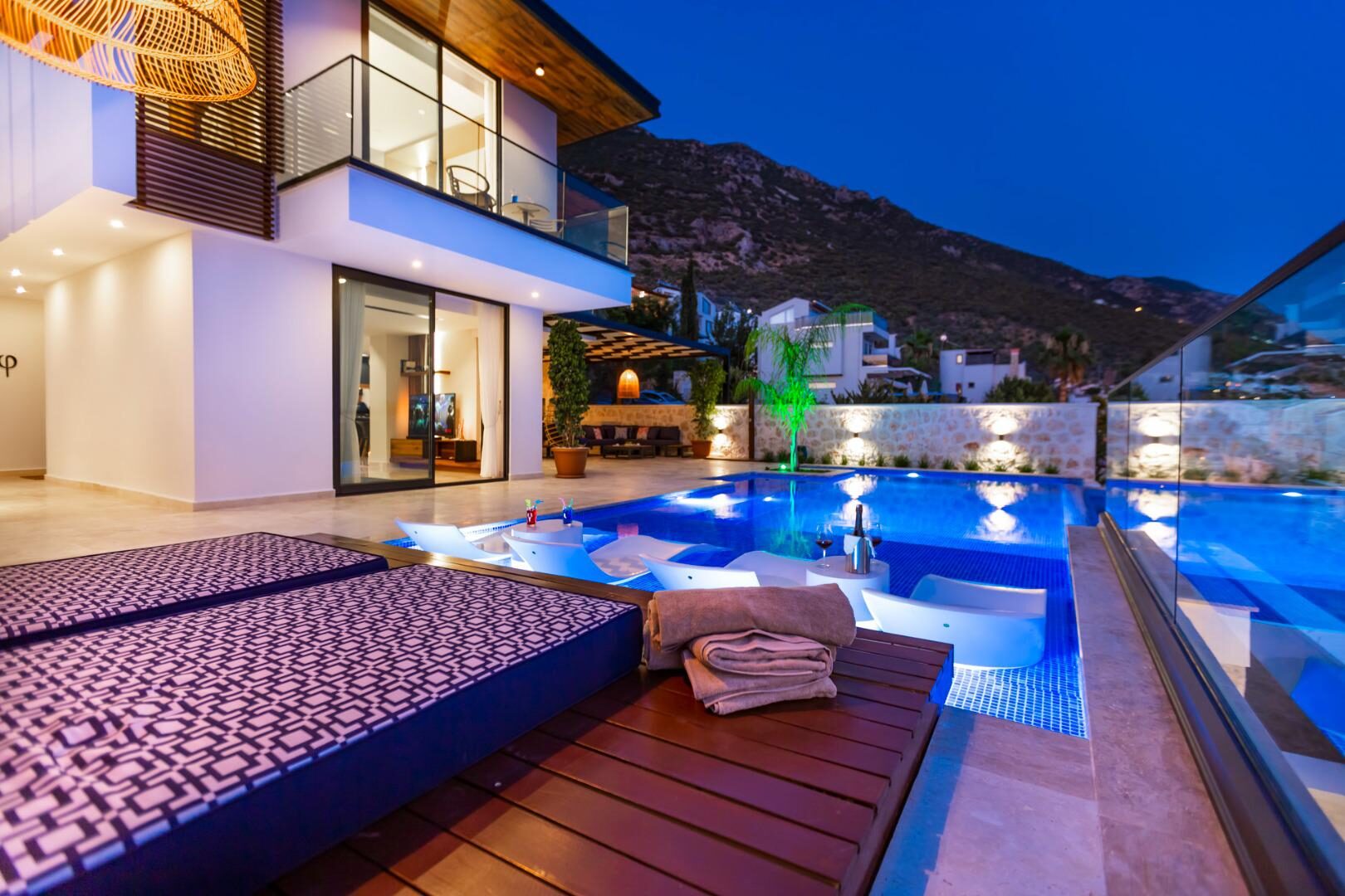 Villa Phi — 3