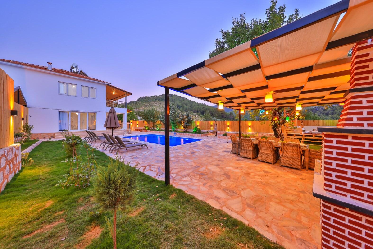 Villa Dr — 5