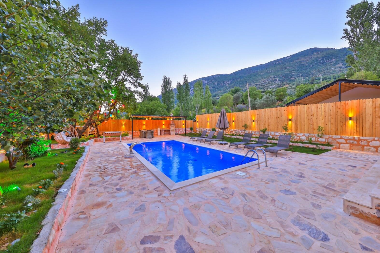 Villa Dr — 14
