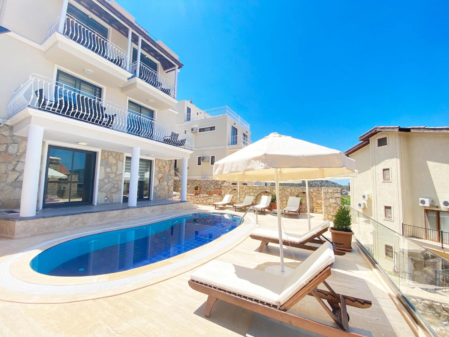 Villa Leo Kışla — 2