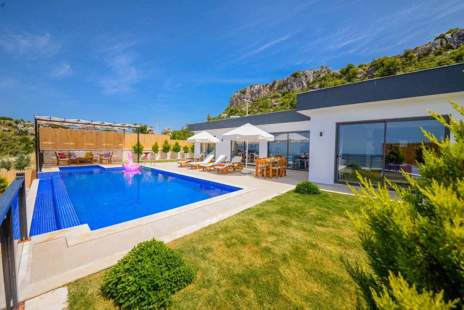 Villa Neco Doğu