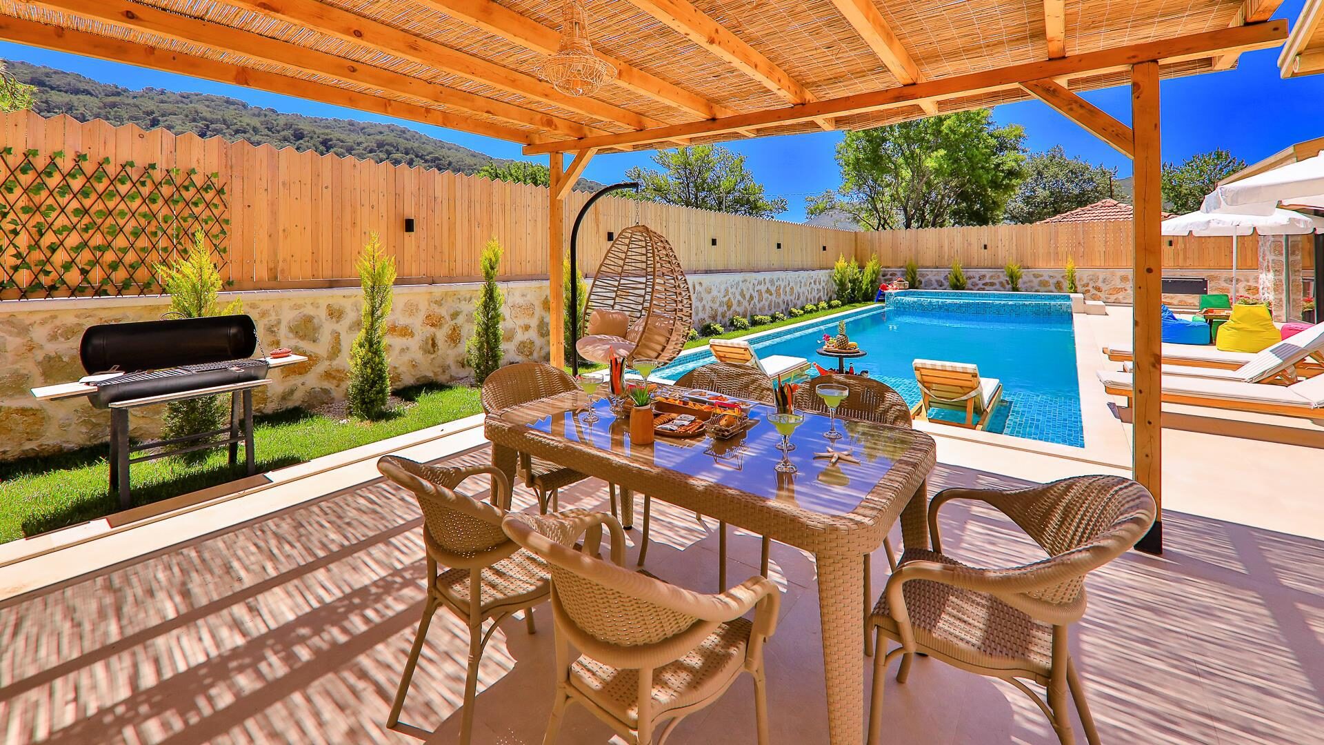 Villa Happiness — 8