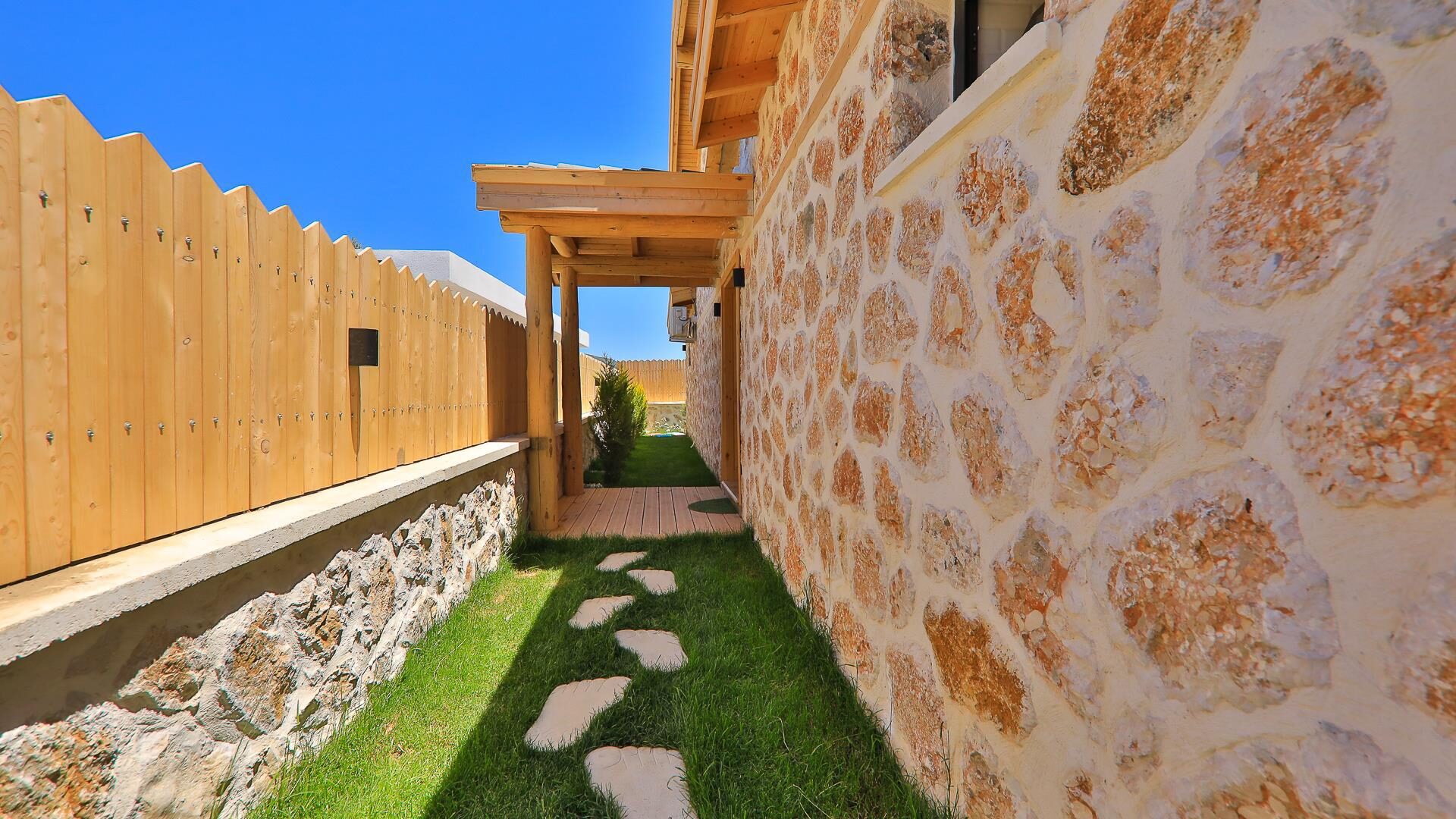 Villa Happiness — 25
