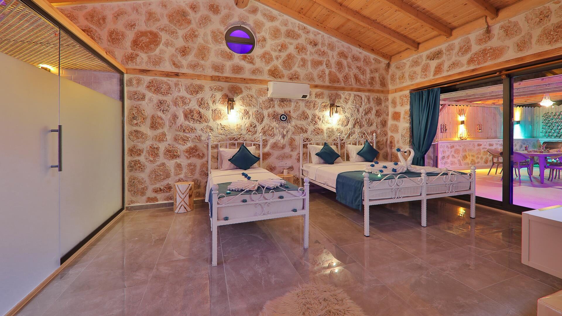 Villa Happiness — 35