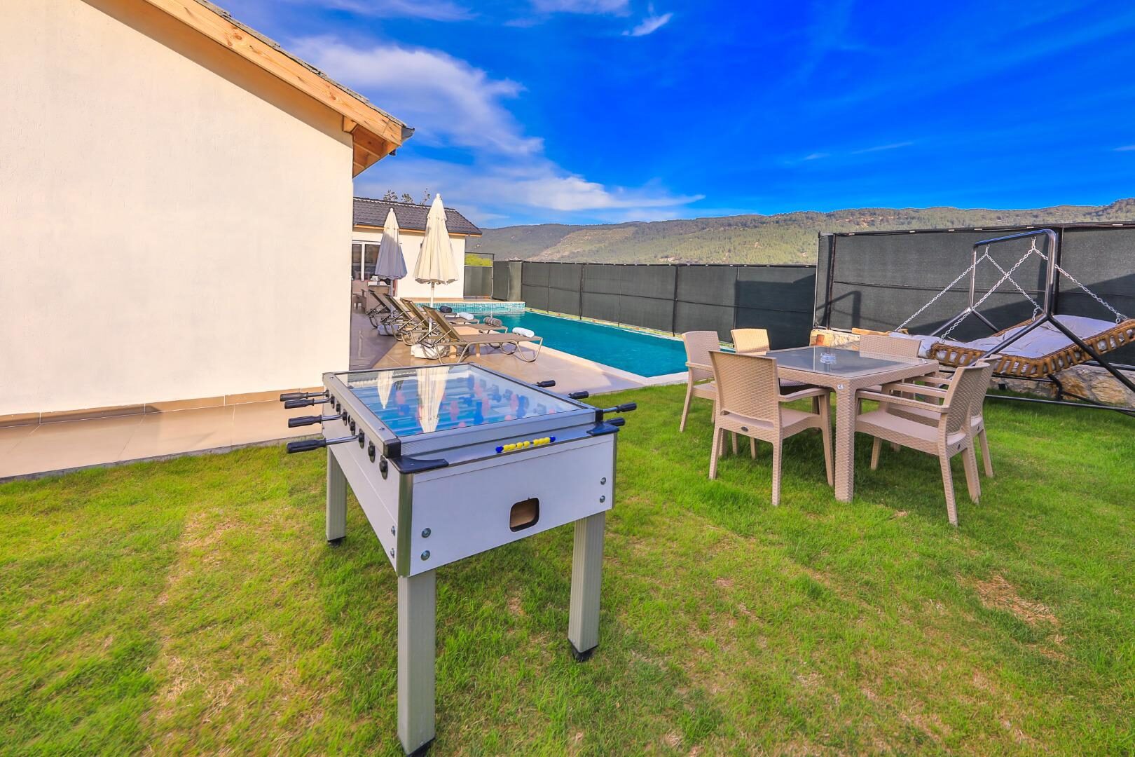 Villa Tawny — 13