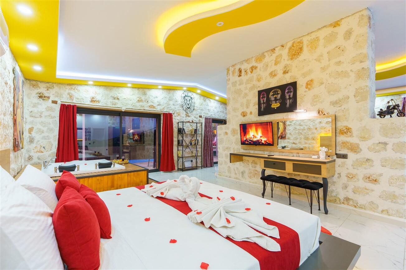 Villa Mira Queen — 40